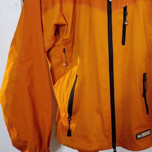 Womens REI outdoor Jacket, size Medium (M) - Picture 2 of 4